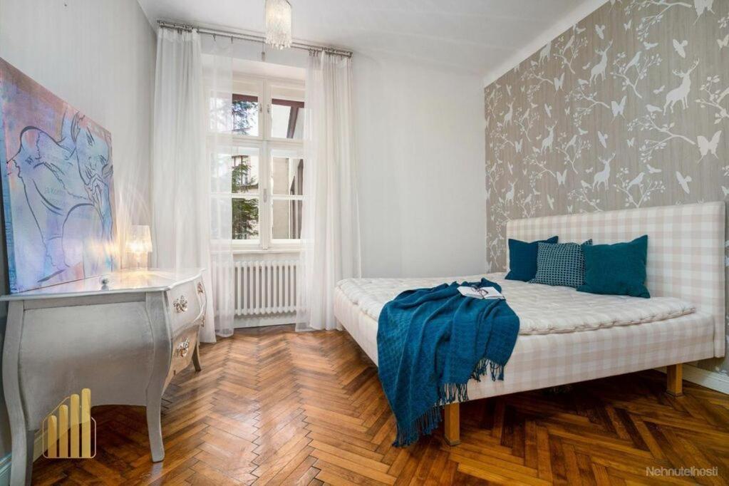 Beautiful Appartment In The Old Town Of Братислава Екстериор снимка