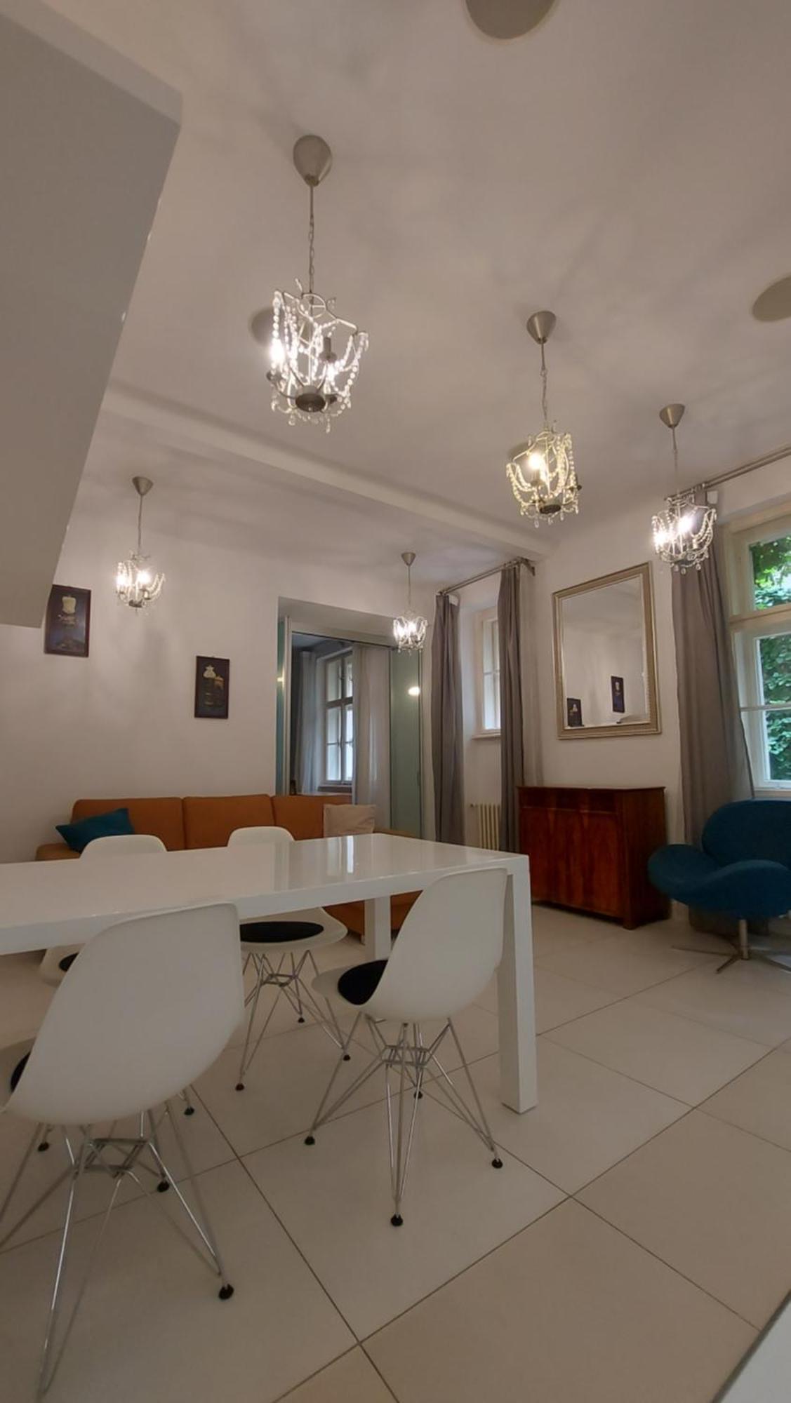 Beautiful Appartment In The Old Town Of Братислава Екстериор снимка